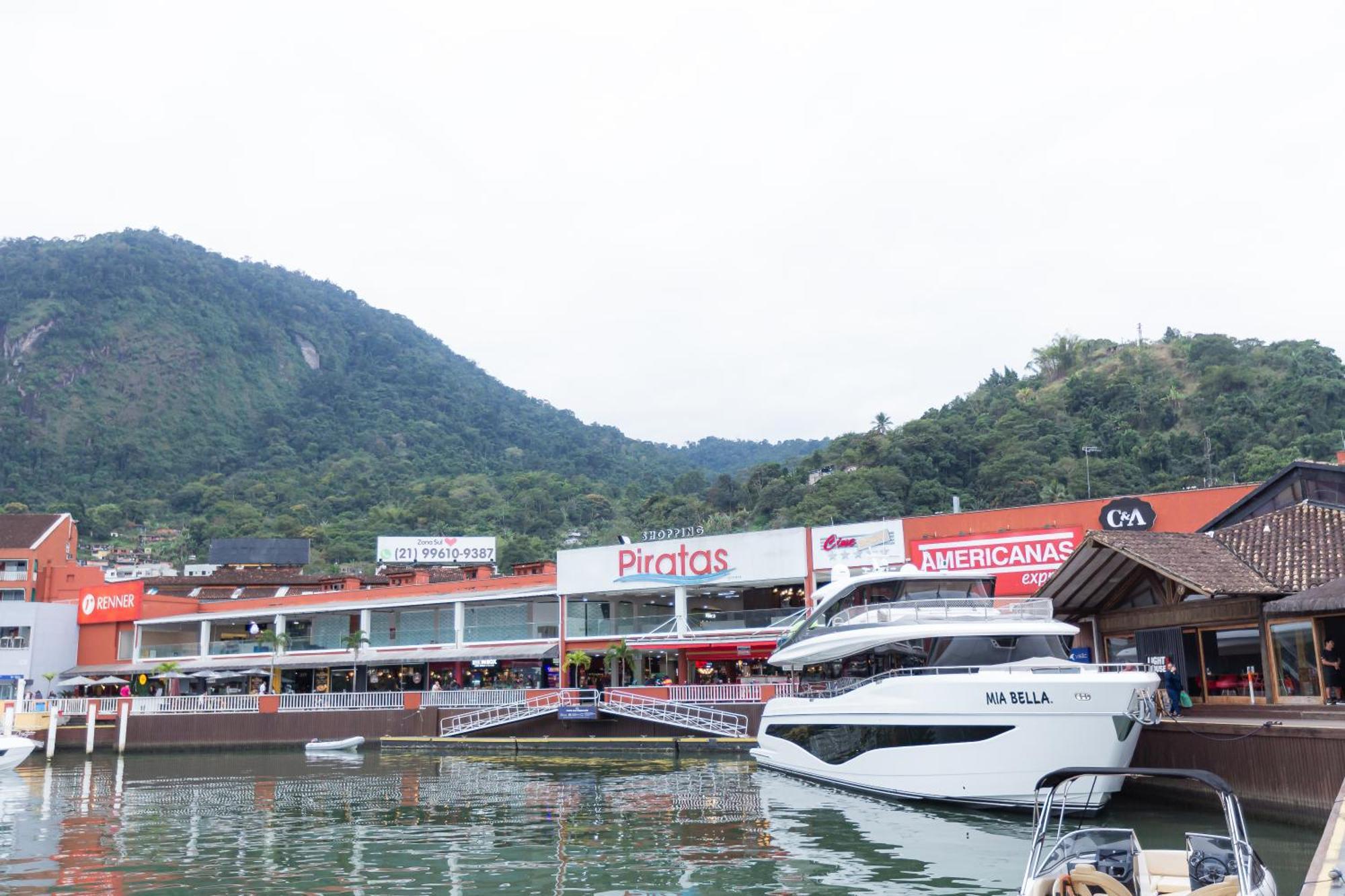 Shopping Piratas, vista para o mar, estacionamento Angra dos Reis Exterior foto