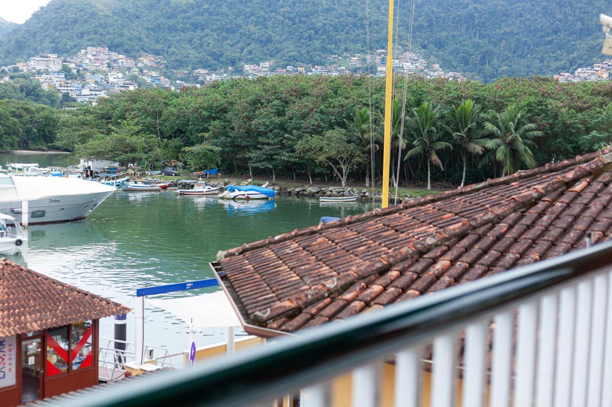 Shopping Piratas, vista para o mar, estacionamento Angra dos Reis Exterior foto