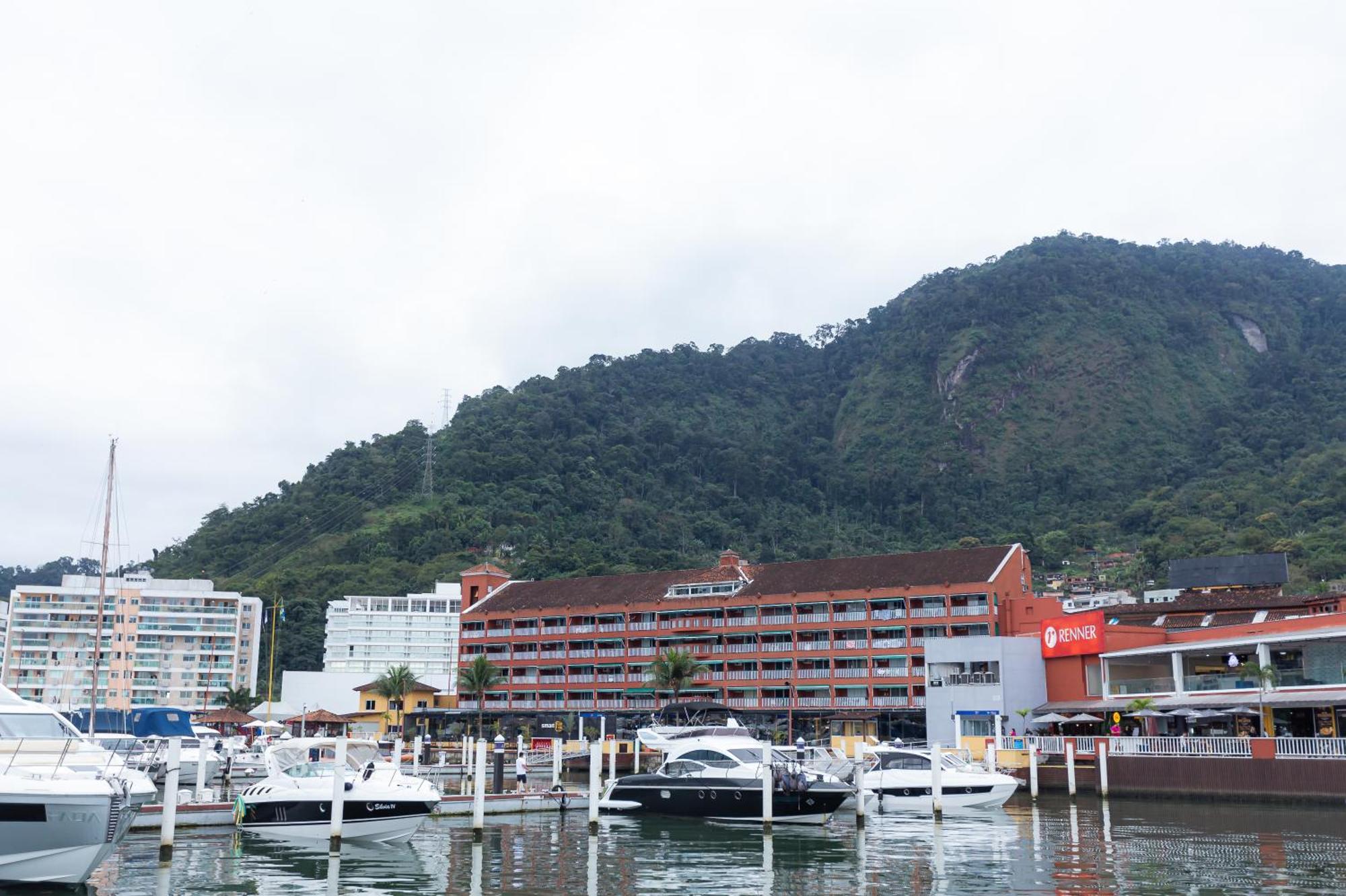 Shopping Piratas, vista para o mar, estacionamento Angra dos Reis Exterior foto