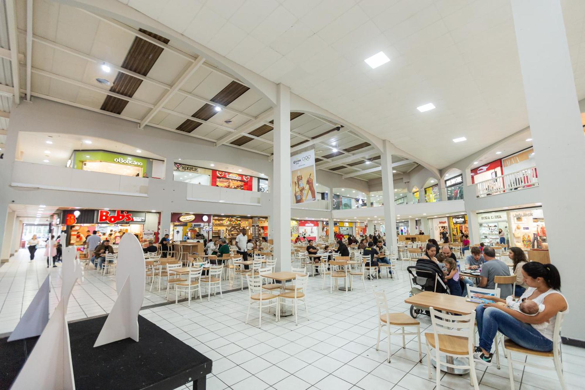 Shopping Piratas, vista para o mar, estacionamento Angra dos Reis Exterior foto